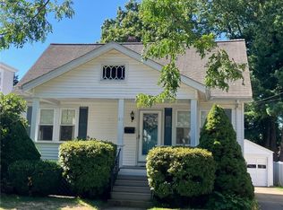 83 Mountain Ave, Riverside, RI 02915