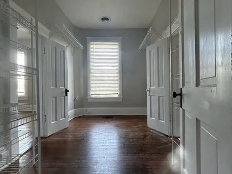 412 Johnson St — Photo 16