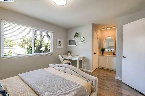 2 bed, 933 sqft, $2,700 — Photo 4