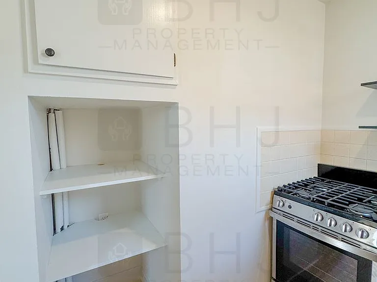 219 E Burkitt St — Photo 11