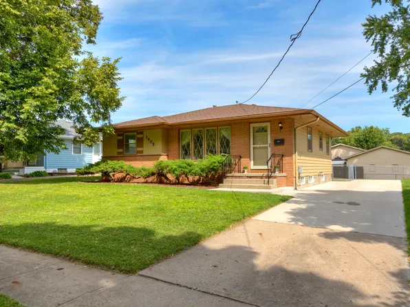 3405 Crestmoor Pl, Des Moines, IA 50310