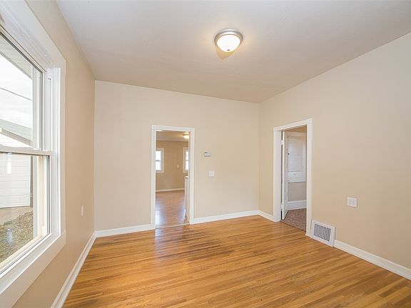 3rd image of 2609 E Everett Ave