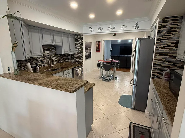 12394 Westhampton Cir — Photo 31