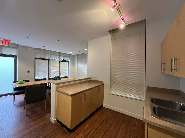 3660 Vanness Ave #201 — Photo 8