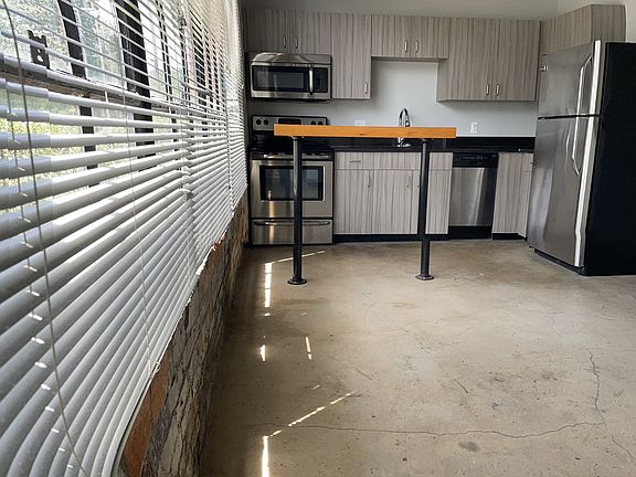 5th image of 123 Pine St Unit 3