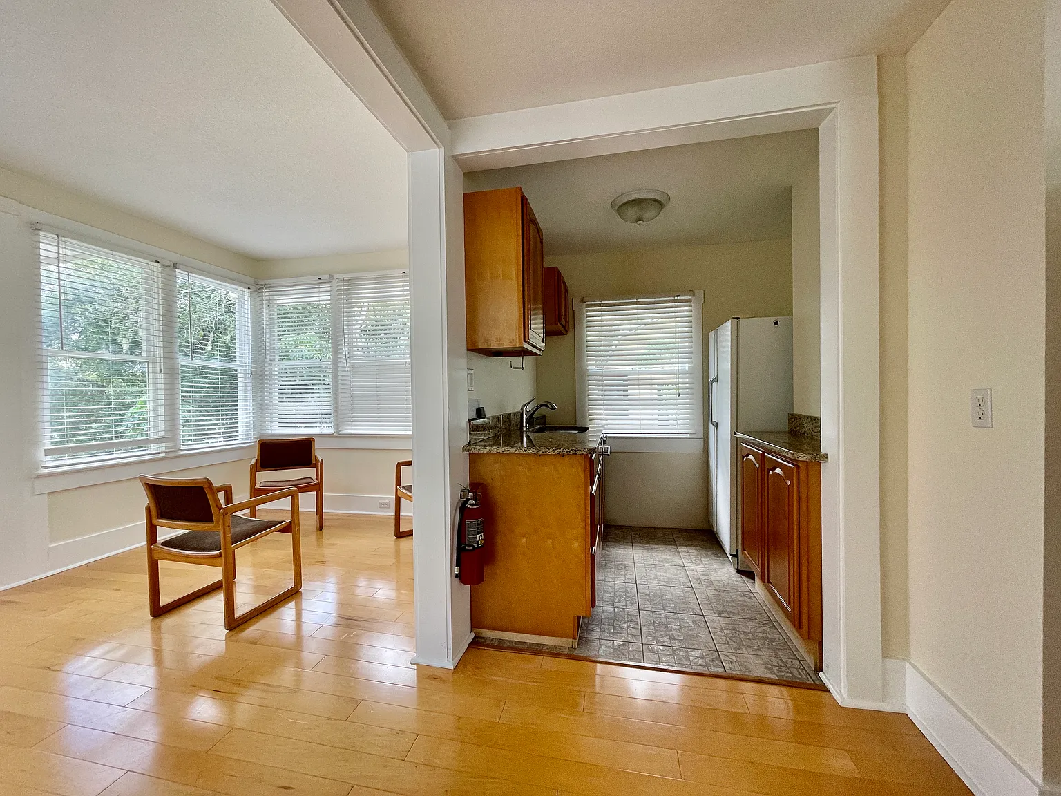 1 bed, 650 sqft, $1,200 — Photo 3