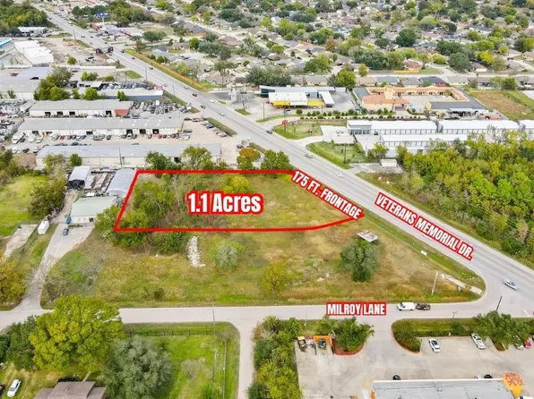 11711 Veterans Memorial Dr, Houston, TX 77067