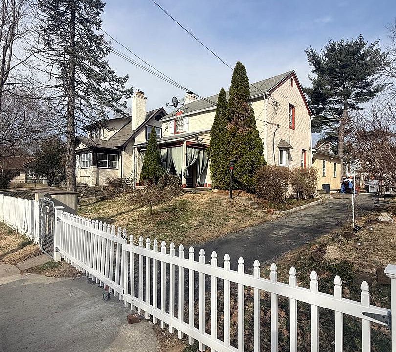 1st image of 306 S Carol Blvd