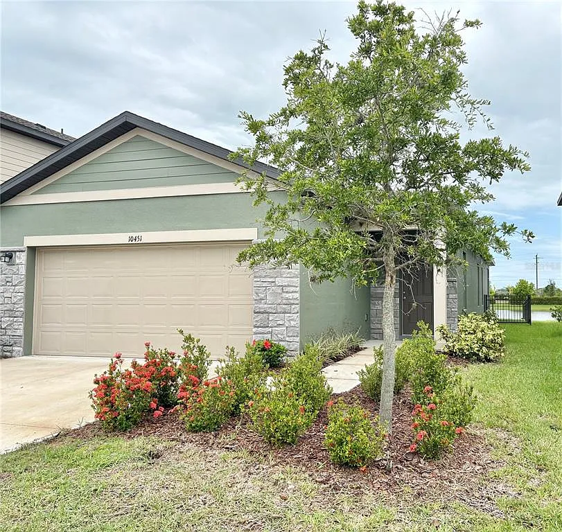 3 bed, 2.0 bath, 1365 sqft, $2,195 — Photo 1