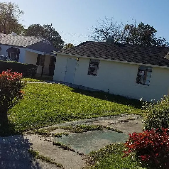 803 Bowden St — Photo 2