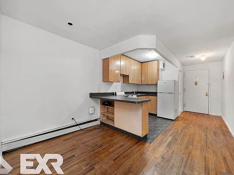 530 W 47th St #3B — Photo 10