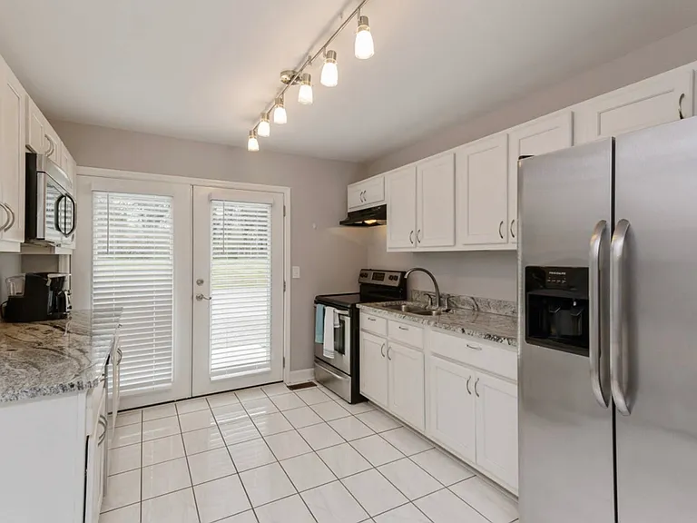 6313 Thunderbird Dr — Photo 3