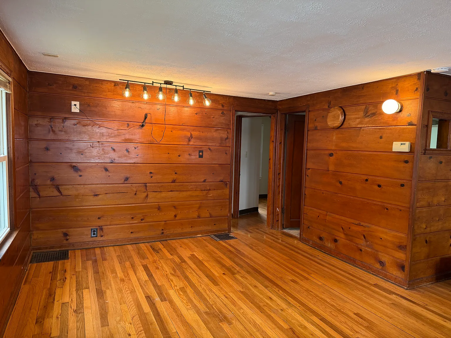 2 bed, 900 sqft, $1,500 — Photo 3