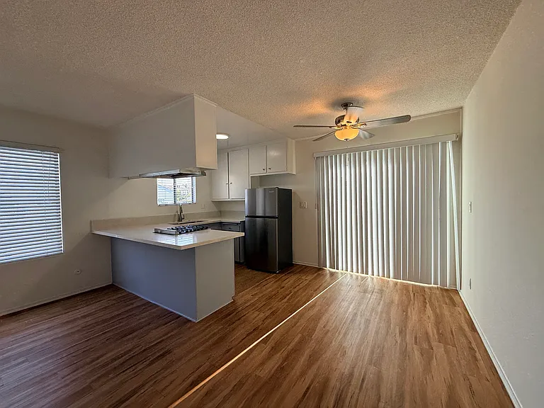 4855 Lexington Ave #13 — Photo 6