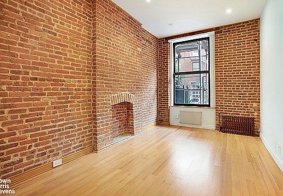 3rd image of 219 W 20th St APT 1B