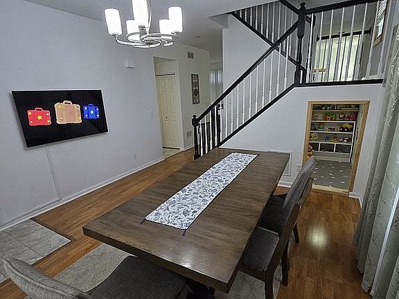 4th image of 672 Edward Dr