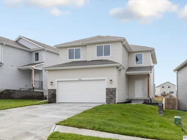 7921 94th St, Omaha, NE 68122
