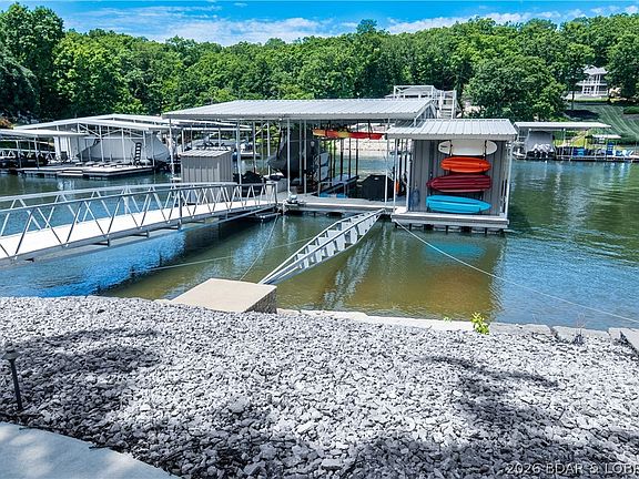 2nd image of 225 Lake Dr