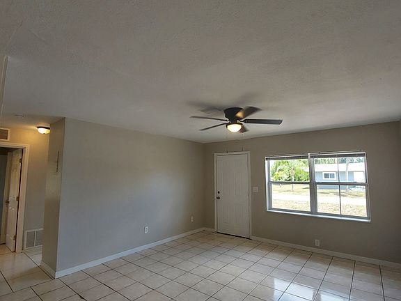 5th image of 722 W Cleveland Ln