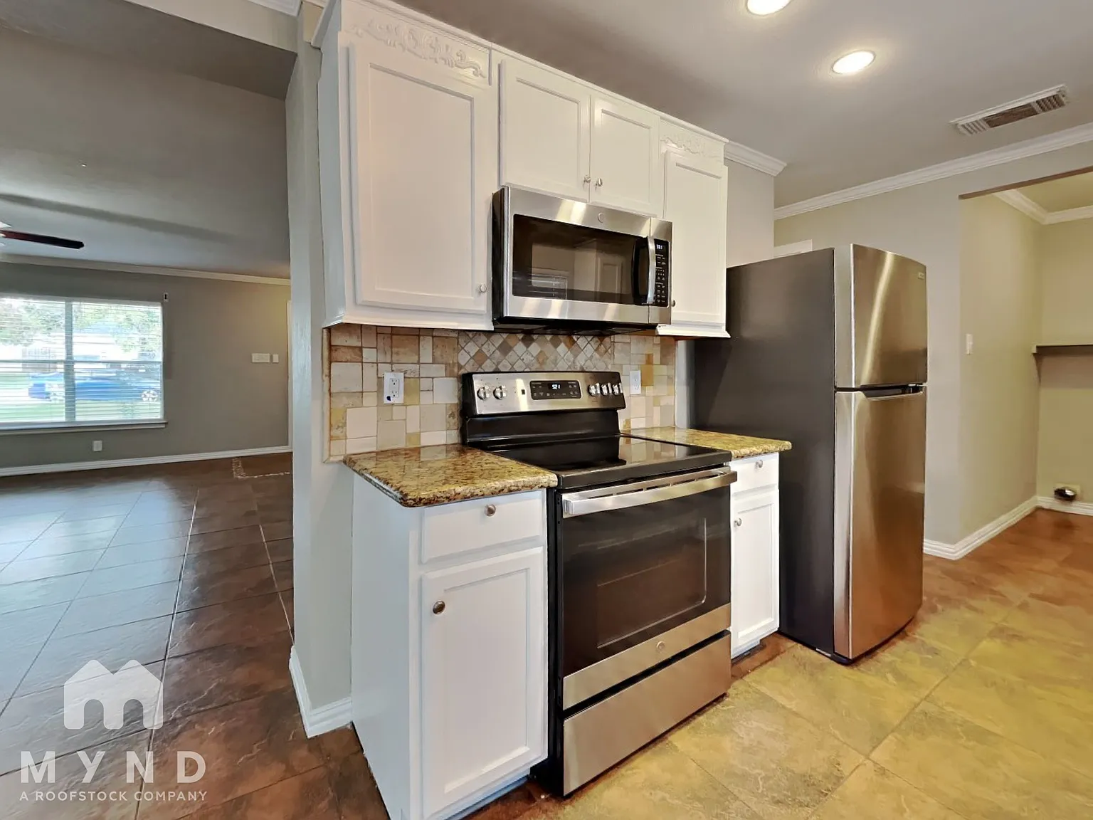 3 bed, 2.5 bath, 1501 sqft, $1,499 — Photo 2