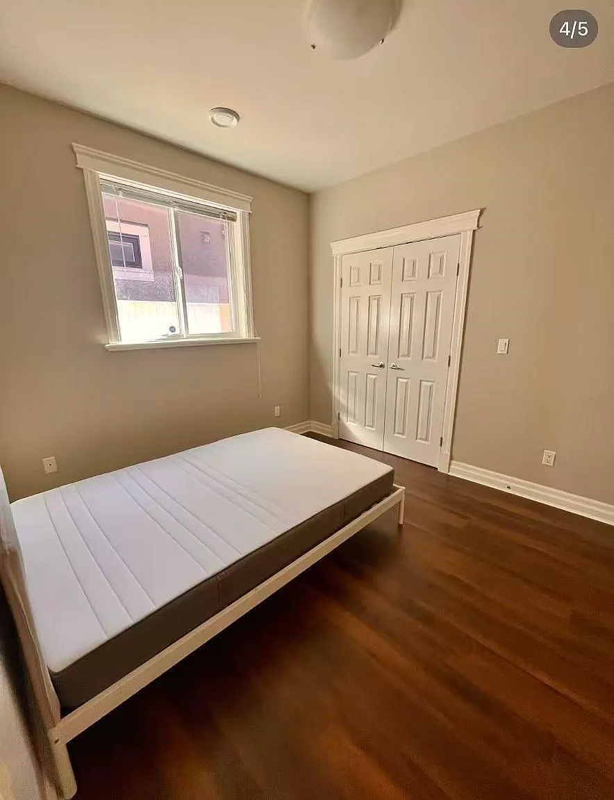 2 bed, 750 sqft, $2,300 — Photo 4