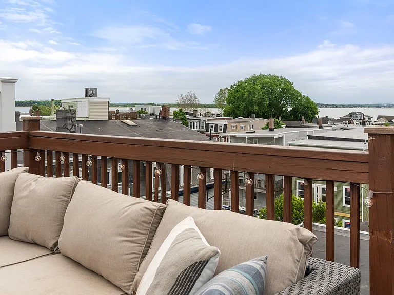639 E 7th St #3 — Photo 15