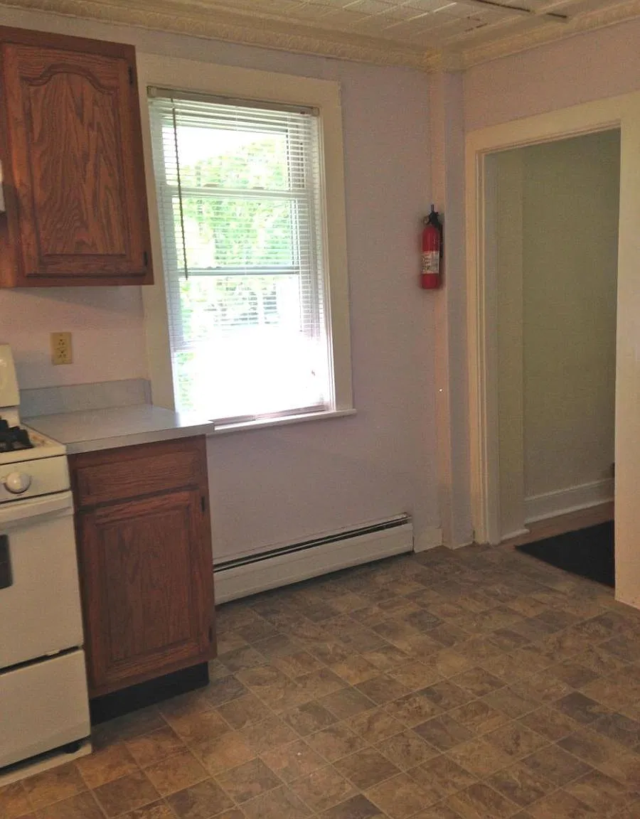 4 bed, 1.5 bath, 1300 sqft, $3,900 — Photo 3