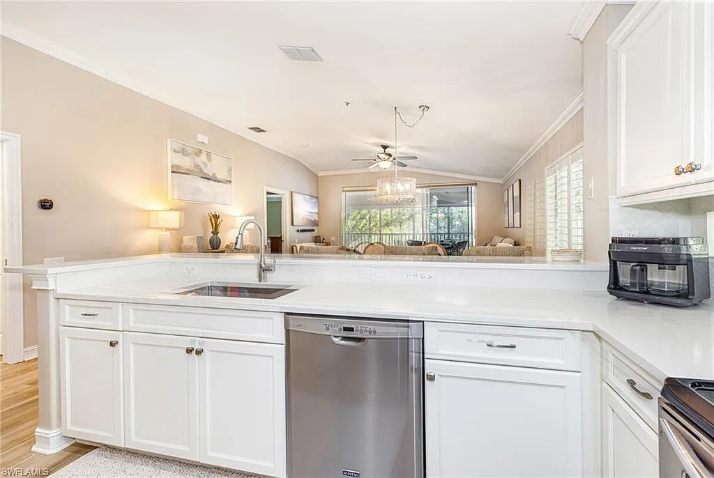 3 bed, 2.0 bath, 1340 sqft, $4,000 — Photo 2