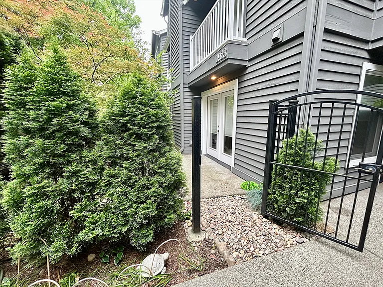 1923 42nd Ave E — Photo 2
