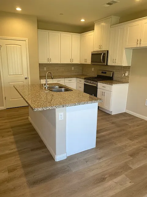 4 bed, 1821 sqft, $2,800 — Photo 3