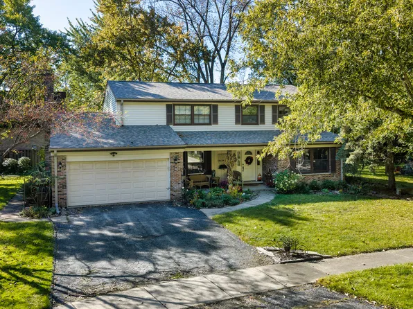 995 Hunter Ct, Deerfield, IL 60015