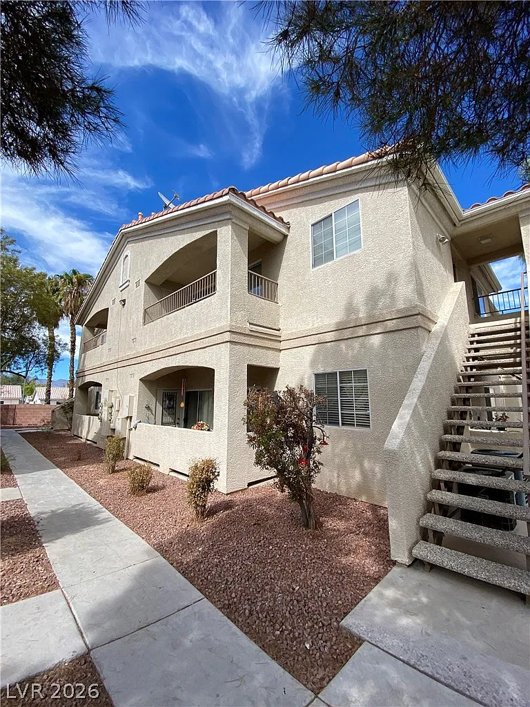 2 bed, 2.0 bath, 1151 sqft, $1,050 — Photo 1