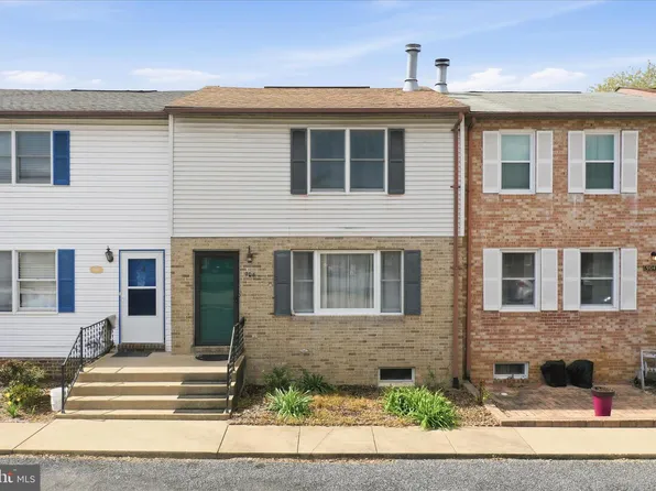 906 Hilltop Dr, Woodstock, VA 22664