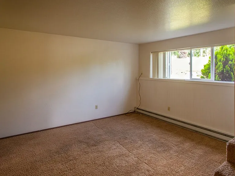 2116 Mill Ave — Photo 3