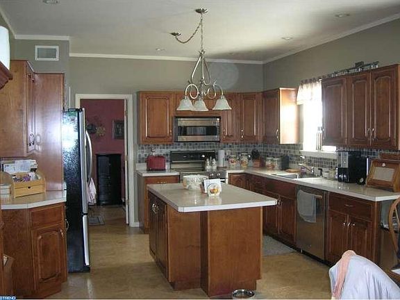 5th image of 331 Dogwood Ln