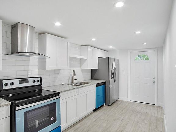 3rd image of 3045 57th Ave N
