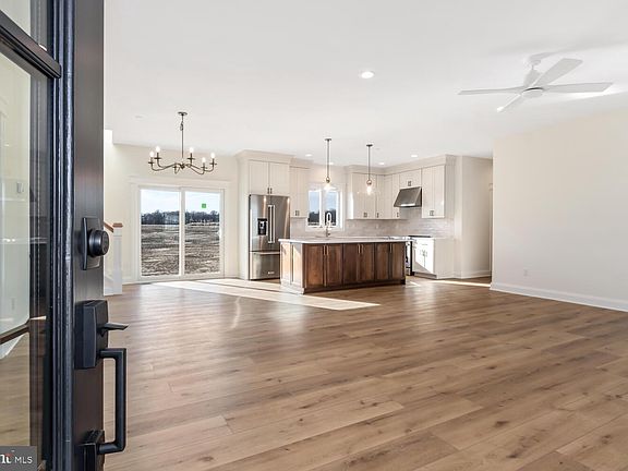 4th image of 415 Eagle Manor Dr
