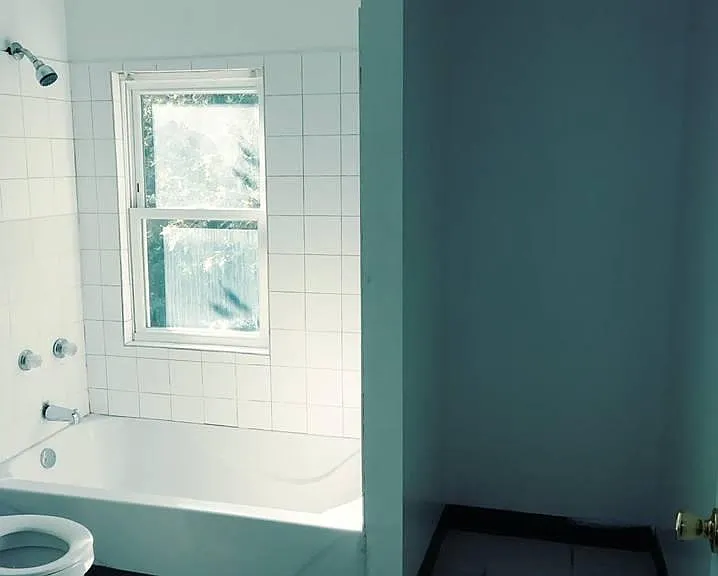 LARGE BATHROOM