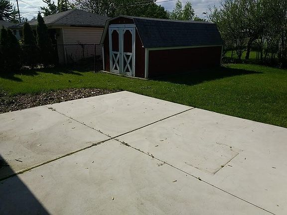 3rd image of 20501 Shores St
