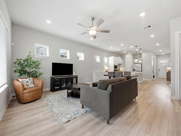 2406 Driftwood Trl — Photo 11