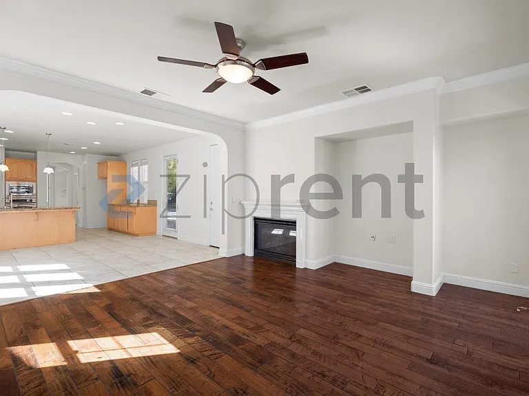 139 N Lafayette St — Photo 12
