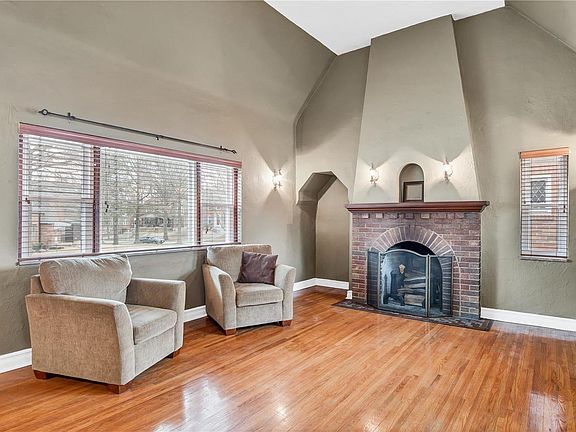 3rd image of 8121 Glen Echo Dr