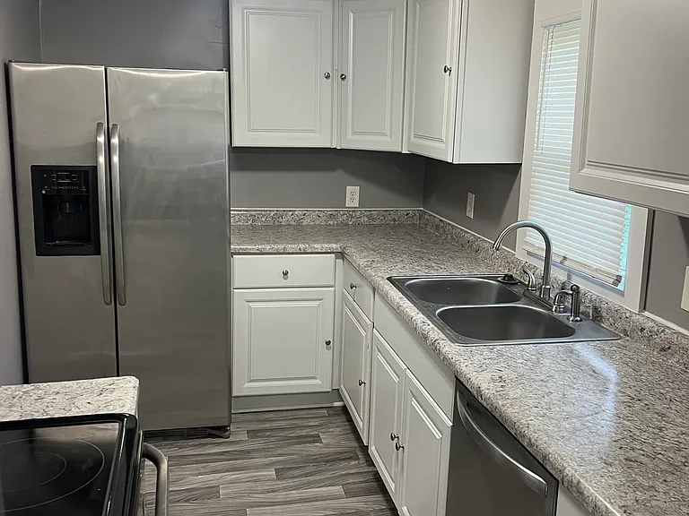 604 E Angus St — Photo 3