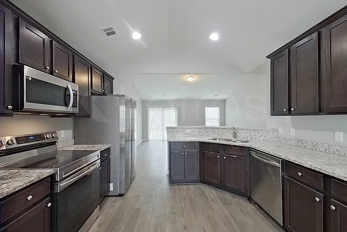 124 Bluff Rd — Photo 2