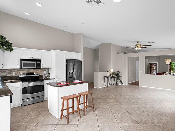 5th image of 2327 E WINCHESTER Place