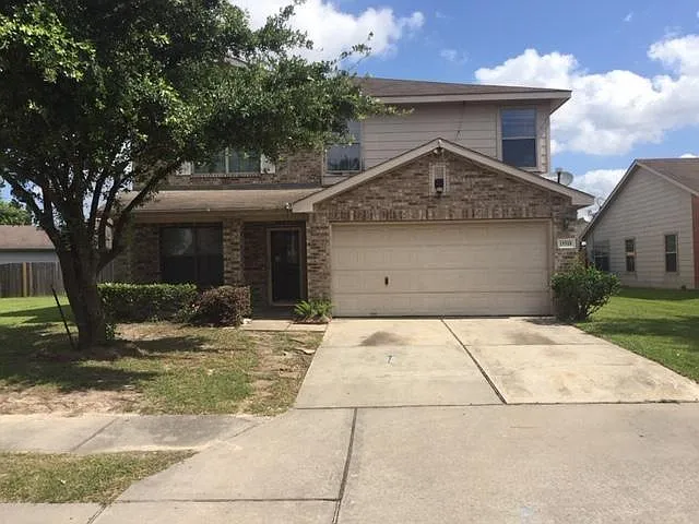 5 bed, 3.0 bath, 2920 sqft, $2,300 — Photo 1