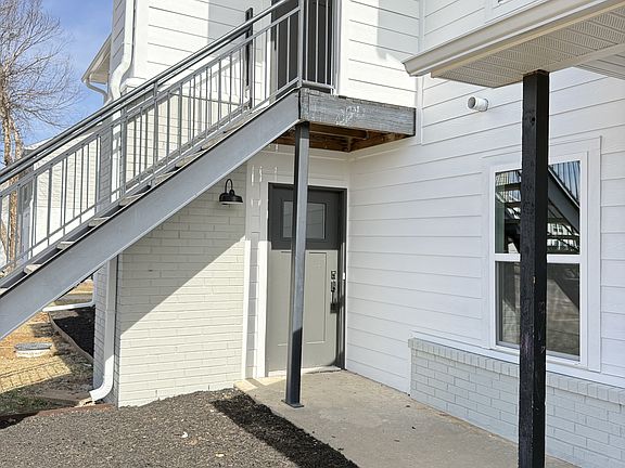 2nd image of 1162 W Cato Springs Rd