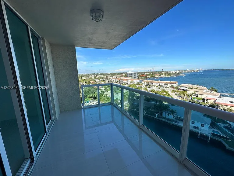 2650 Lake Shore Dr #1001 — Photo 2