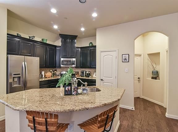 2nd image of 6433 Naples Dr