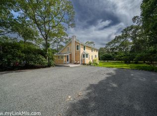229 Oak Ln, West Tisbury, MA 02575